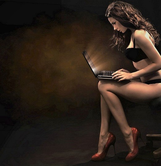 sexy-girl-with-computer (2)